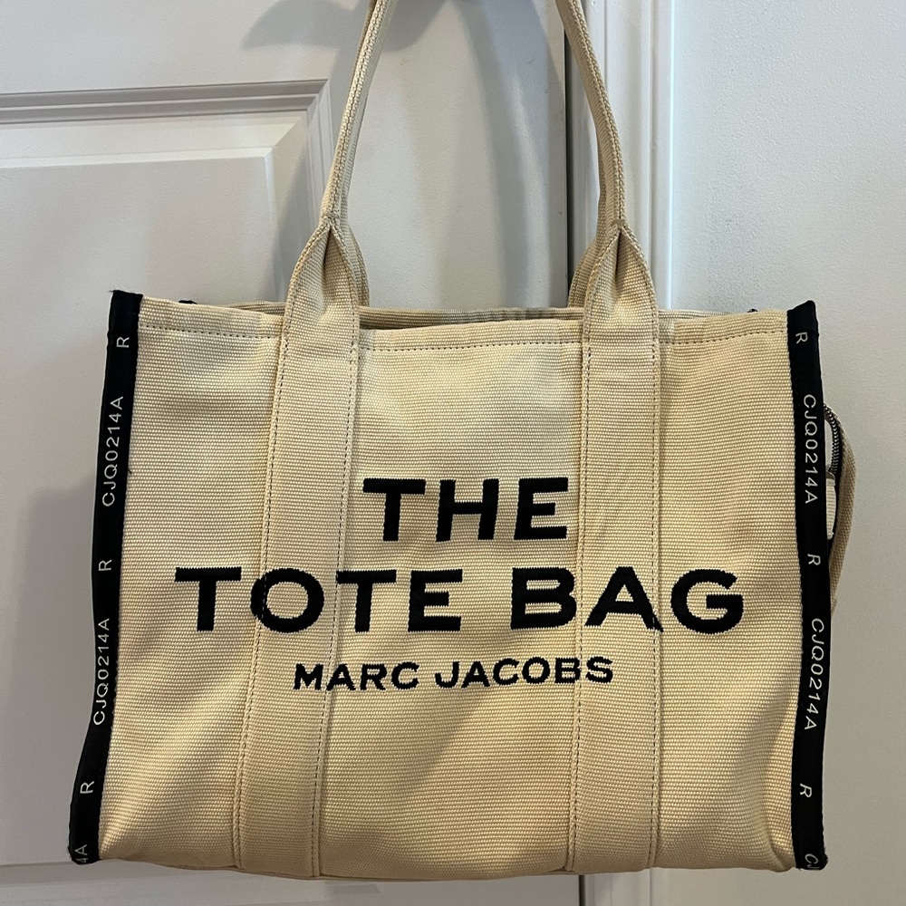 Marc Jacobs the tote bag large size